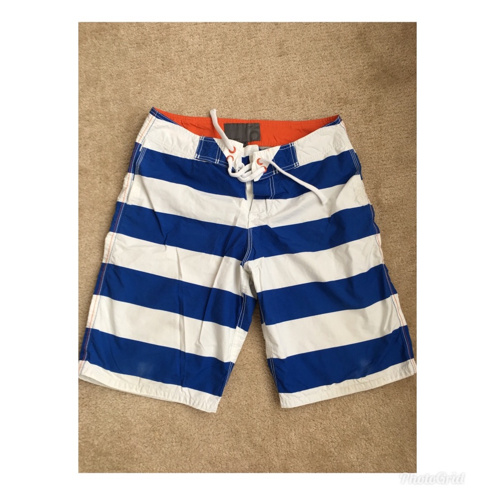 Old navy Men’s Swim short in size - Medium